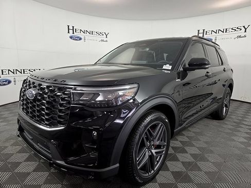 Used 2026 Ford Explorer ST-Line w/ ST-Line Street Pack RWD image 2