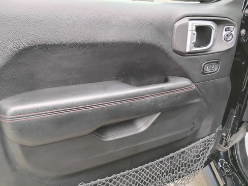 Used 2018 Jeep Wrangler Unlimited Rubicon image 16