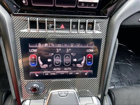 Used 2024 Lamborghini Urus Performante AWD/4WD image 37