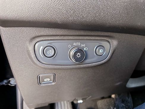 Used 2024 GMC Terrain SLT image 21