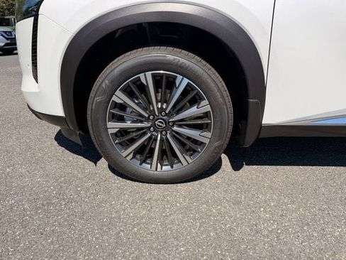 New 2026 Nissan Pathfinder Platinum AWD/4WD image 9