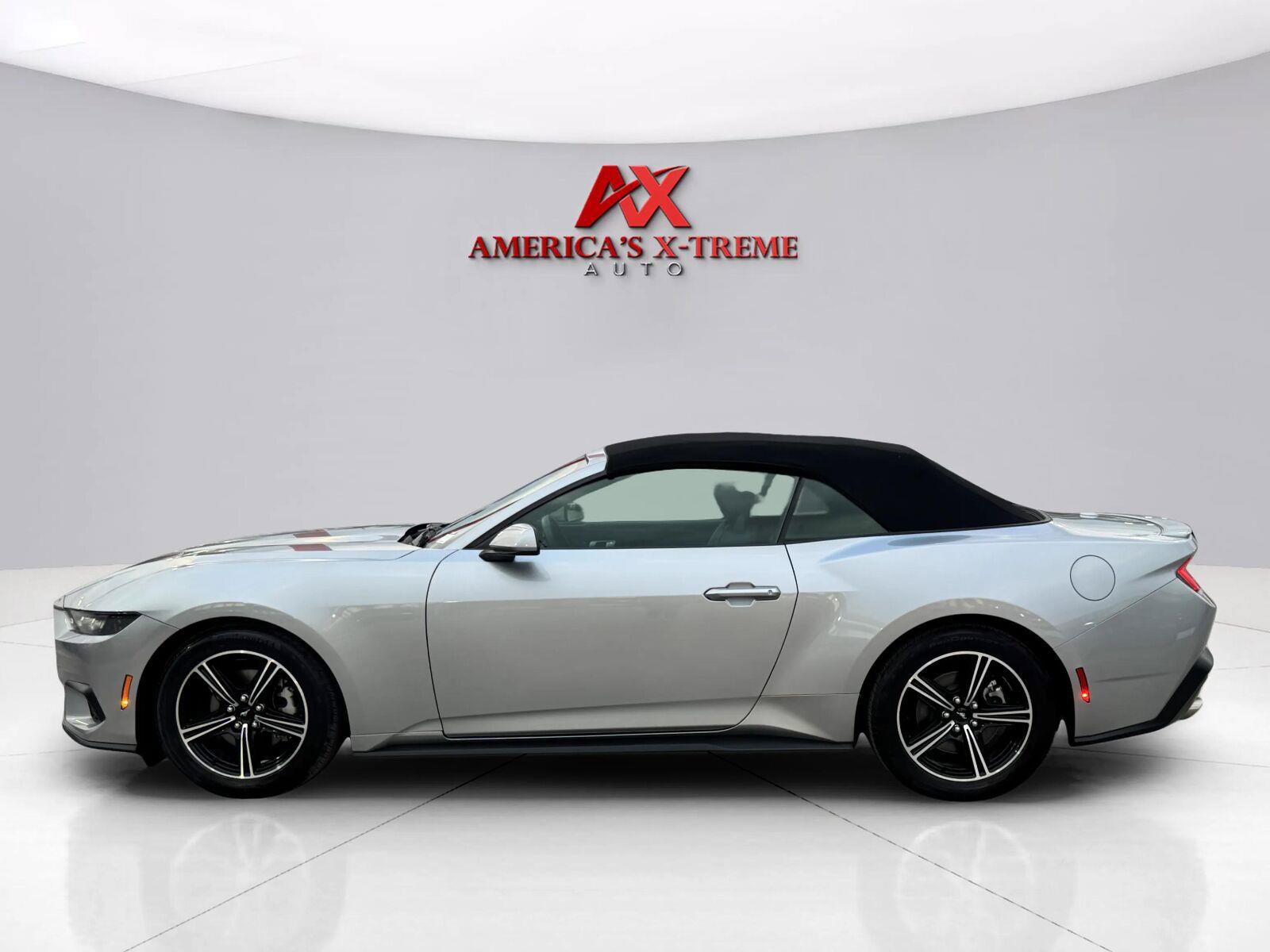 Used 2025 Ford Mustang Premium RWD image 2