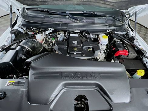 Used 2024 RAM 2500 Laramie AWD/4WD image 32