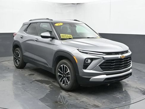 Used 2025 Chevrolet TrailBlazer LT AWD/4WD image 6