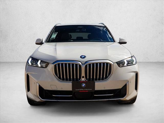 Used 2025 BMW X5 xDrive50e AWD/4WD image 2