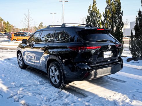 Used 2021 Toyota Highlander L image 8