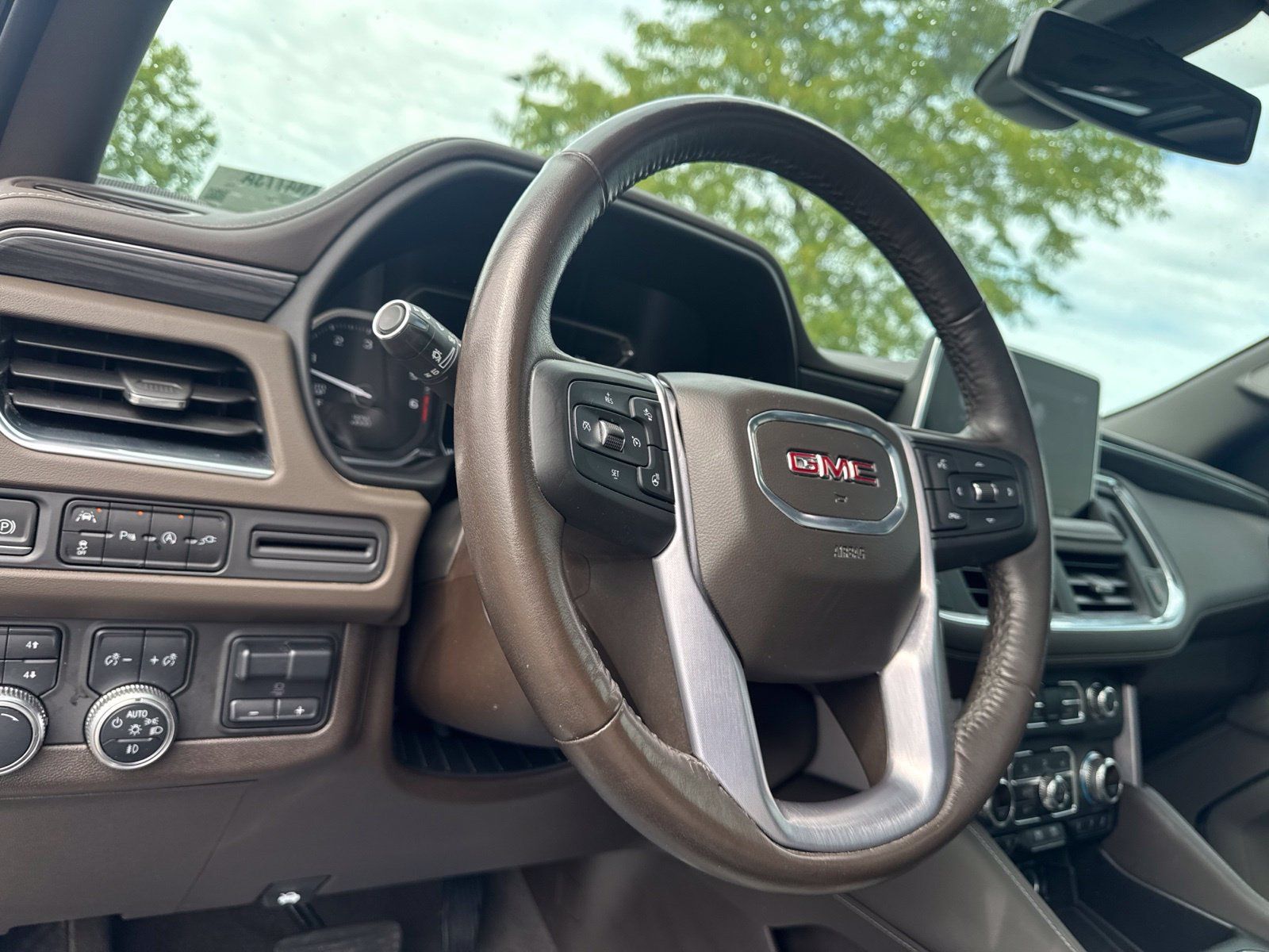 Used 2021 GMC Yukon SLT w/ SLT Luxury Plus Package AWD/4WD image 21