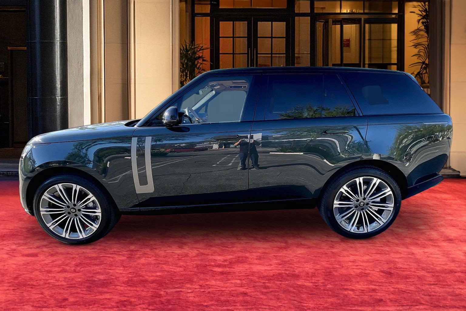 New 2027 Land Rover Range Rover SE AWD/4WD image 2