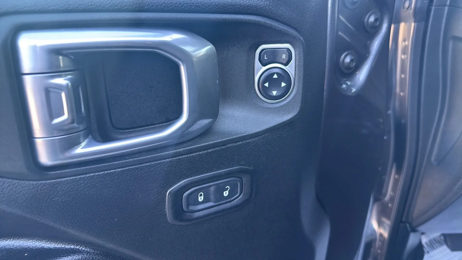 Used 2021 Jeep Wrangler Sport AWD/4WD image 10