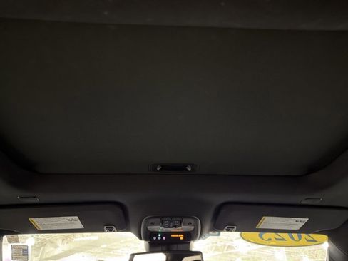 Used 2023 Chevrolet Colorado Z71 w/ Z71 Convenience Package 2 image 26