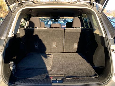 Used 2023 Nissan Rogue SV image 31