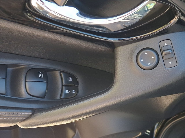 Used 2021 Nissan Rogue Sport SV AWD/4WD image 25