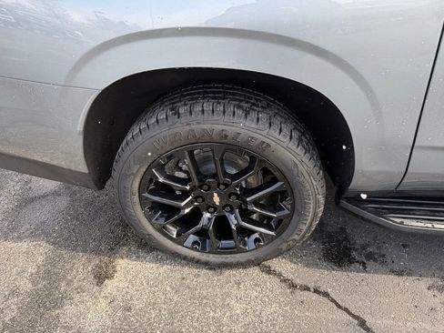 Used 2024 Chevrolet Suburban RST w/ Luxury Package image 29