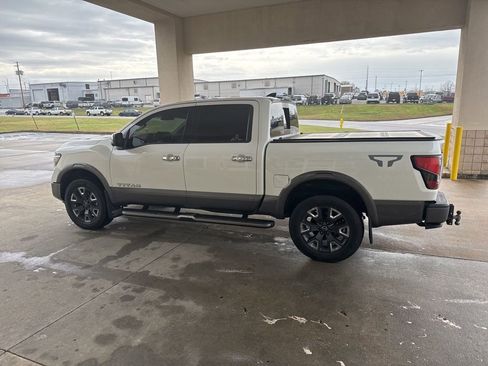 Used 2024 Nissan Titan Platinum Reserve w/ Moonroof Package image 9