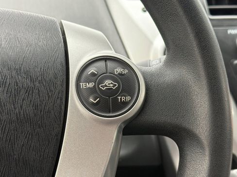 Used 2014 Toyota Prius V Five image 27