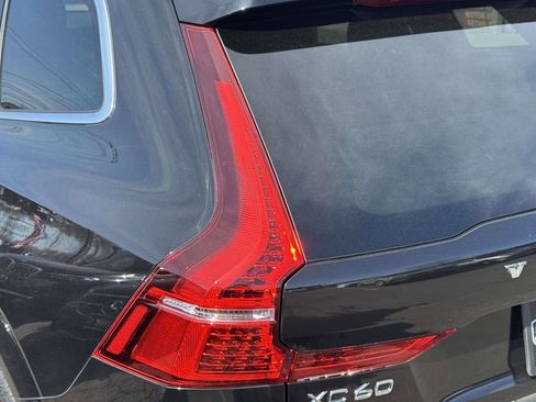 Used 2023 Volvo XC60 B5 Plus image 8