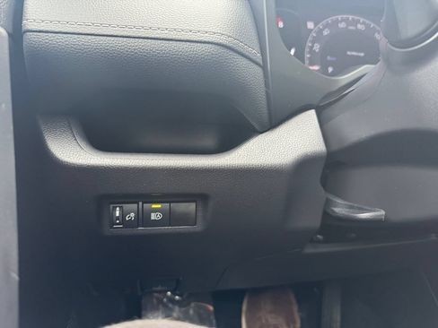 Used 2025 Toyota RAV4 LE AWD/4WD image 28