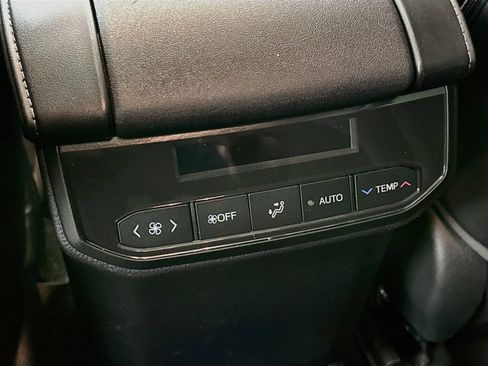 Used 2023 Toyota Highlander XLE FWD image 27