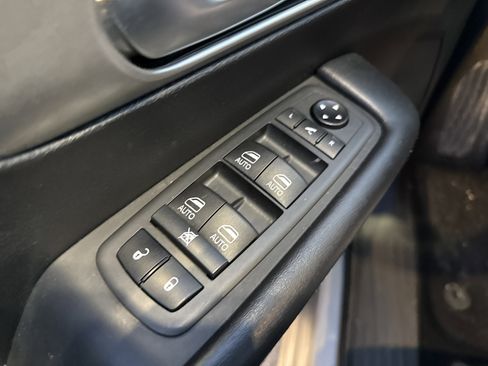 Used 2021 Chrysler Pacifica Limited w/ S Appearance Package image 13