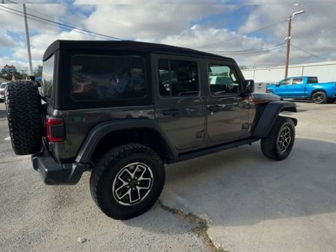 Used 2024 Jeep Wrangler Unlimited Rubicon w/ Convenience Group image 8