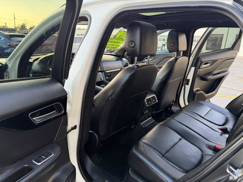 Used 2019 Jaguar F-PACE Premium AWD/4WD image 12