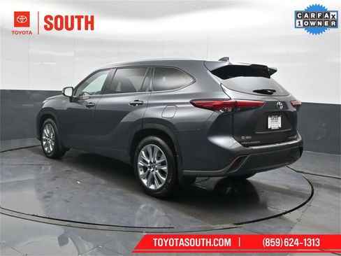 Used 2023 Toyota Highlander Limited image 8