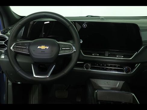 Used 2025 Chevrolet Equinox LT FWD image 14