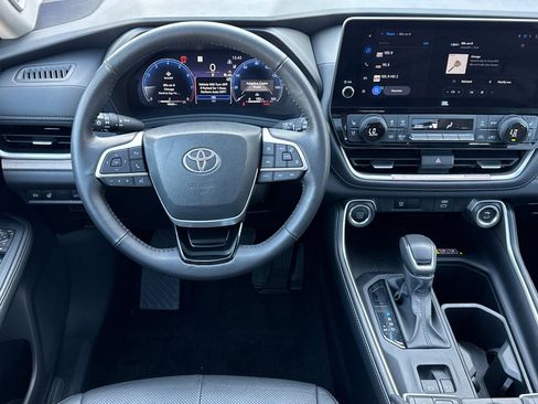 Used 2025 Toyota Grand Highlander AWD image 14