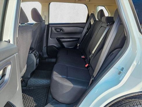 Used 2024 Nissan Rogue S image 18