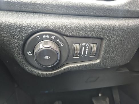 New 2026 Chrysler Pacifica Select w/ S Appearance Package image 44