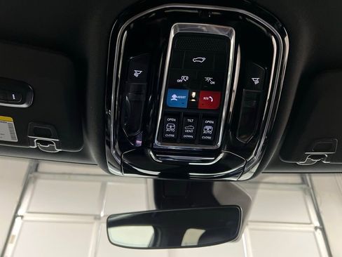 Used 2023 Jeep Grand Cherokee Overland image 48