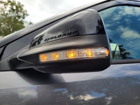 Used 2013 Ford Explorer XLT image 12