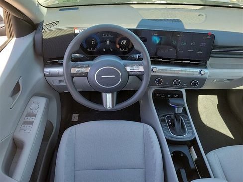 New 2026 Hyundai Kona SE image 7