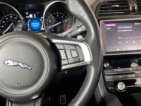 Used 2019 Jaguar F-PACE Prestige AWD/4WD image 19