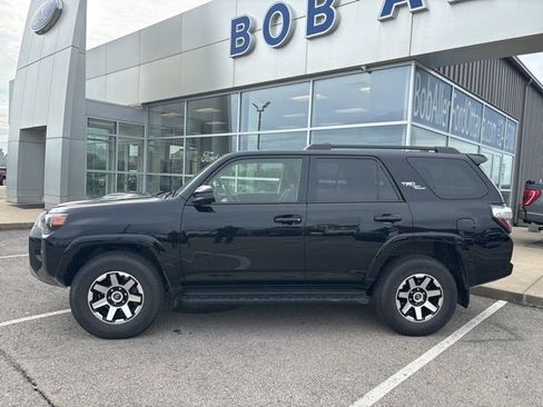 Used 2024 Toyota 4Runner TRD Off-Road image 2