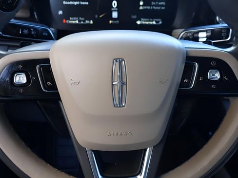 Used 2022 Lincoln Corsair Reserve image 18