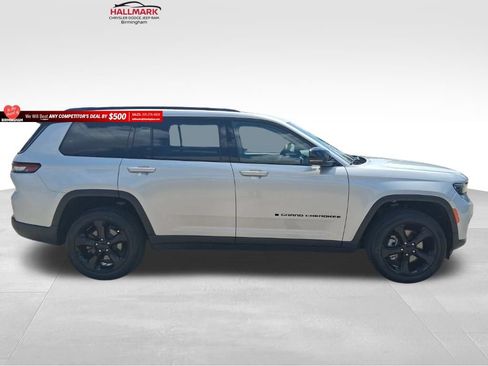 Used 2023 Jeep Grand Cherokee L Limited w/ Black Appearance Package AWD/4WD image 2