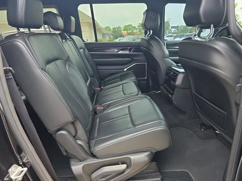 Used 2023 Jeep Wagoneer 4WD image 11