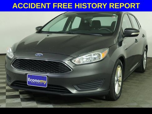 Used 2015 Ford Focus SE FWD image 1