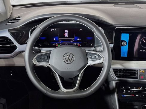 New 2025 Volkswagen Taos SE image 13