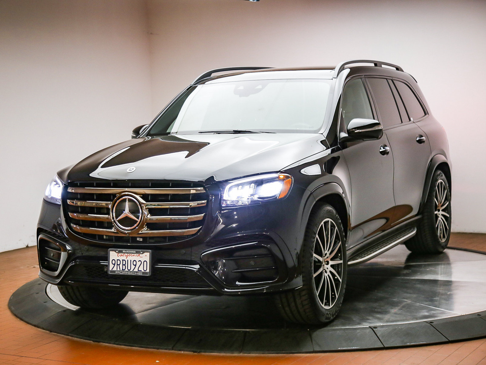 Used 2024 Mercedes-Benz GLS 580 4MATIC image 1