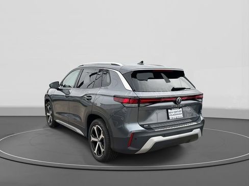 New 2026 Volkswagen Tiguan SE image 3