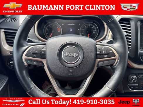 Used 2017 Jeep Cherokee Limited AWD/4WD image 15