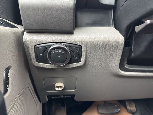 Used 2019 Ford F550 4x4 Regular Cab Super Duty image 13