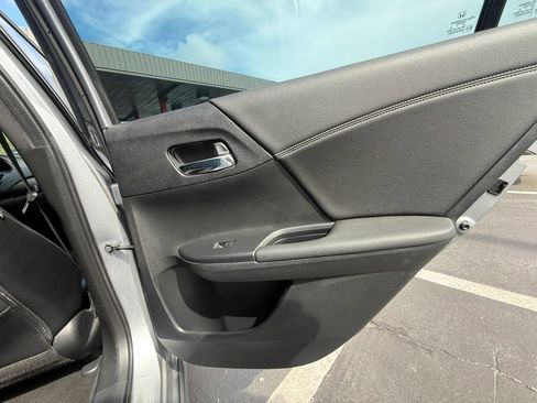 Used 2017 Honda Accord Sport image 26