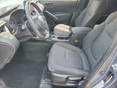 Used 2024 Toyota Corolla Cross LE w/ Moonroof Package FWD image 5