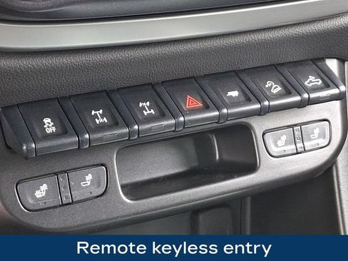Used 2022 Chevrolet Colorado ZR2 AWD/4WD image 17