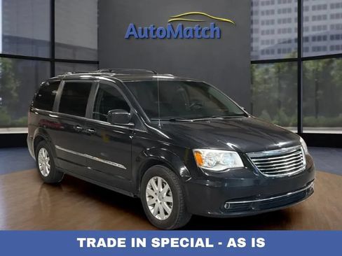 Used 2015 Chrysler Town & Country Touring FWD image 1