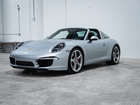Used 2014 Porsche 911 Targa 4S AWD/4WD image 2