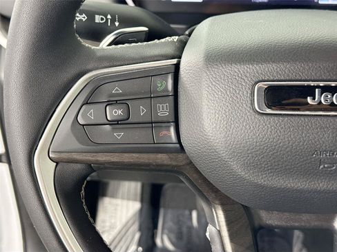 Used 2026 Jeep Grand Cherokee Limited AWD/4WD image 18